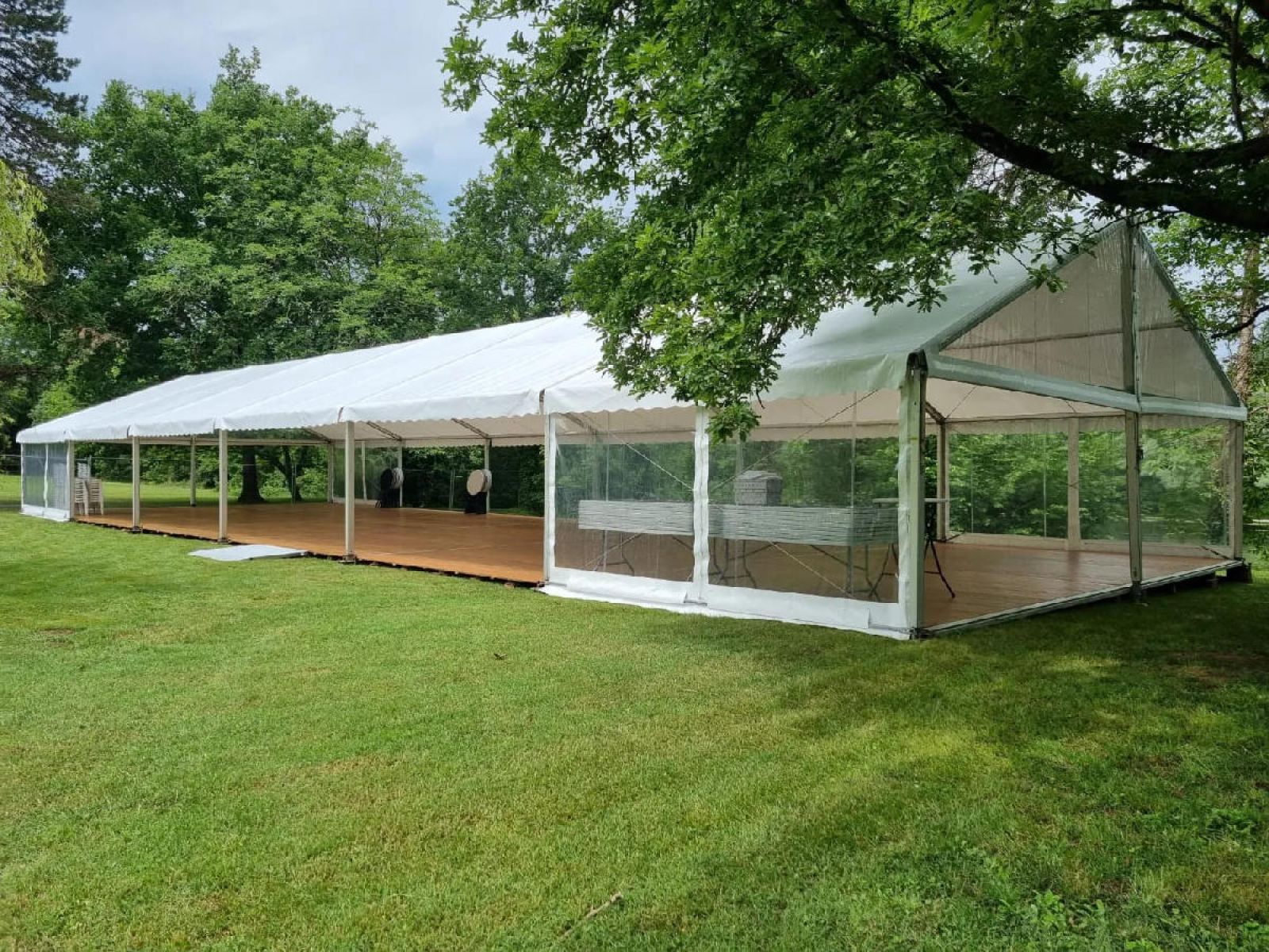 location de chapiteaux, barnums, tentes à Périgueux SGLA Dordogne, location de chapiteaux, barnums, tentes stretch et nomade, mobilier pour vos réceptions