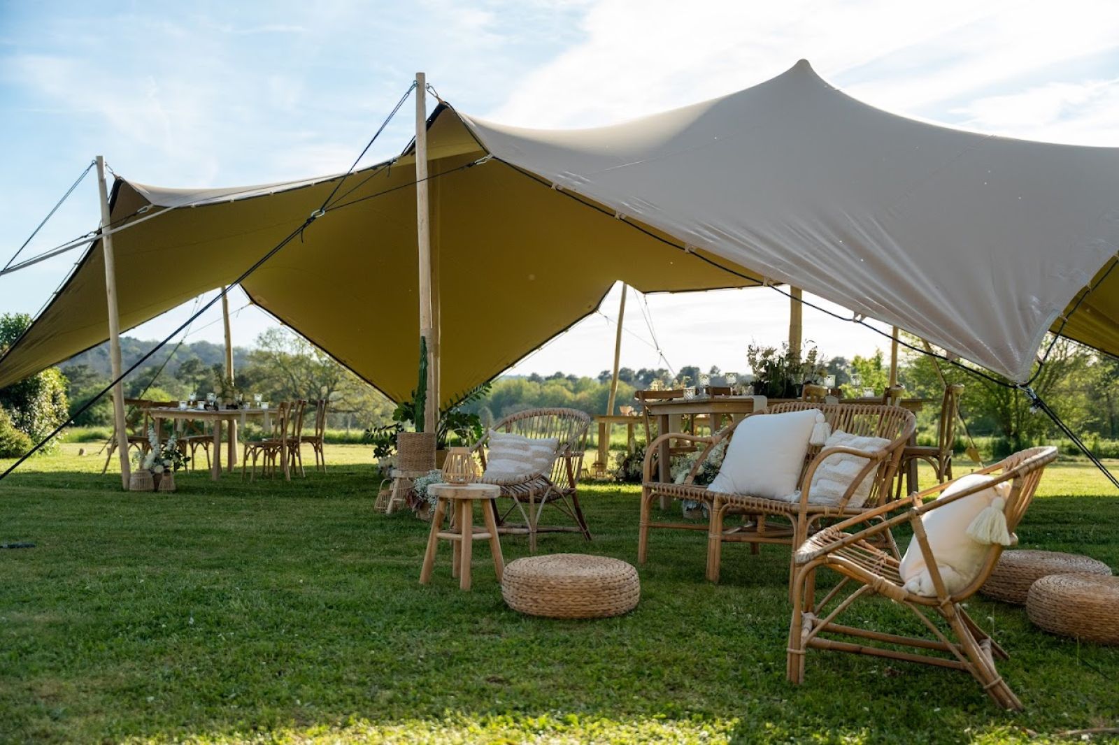 location de chapiteaux, barnums, tentes à Périgueux SGLA Dordogne, location de chapiteaux, barnums, tentes stretch et nomade, mobilier pour vos réceptions